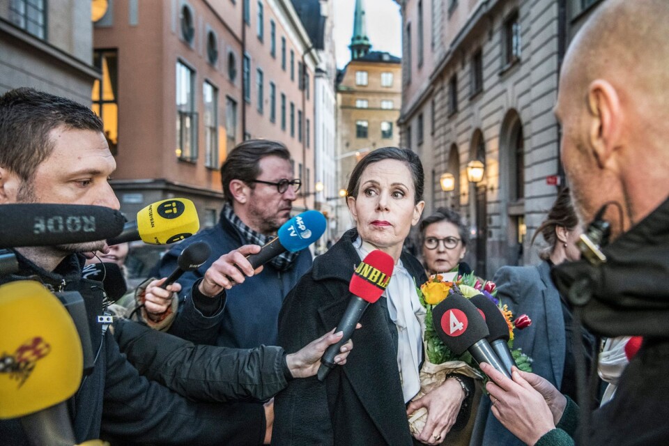 Sara Danius (1962_2019) valdes 2015 till Svenska Akademiens första kvinnliga ständiga sekreterare. Som en följd av krisen i Akademien lämnade hon uppdraget den 12 april 2018. Hon tog en paus från Akademien och i januari 2019 lämnade hon sin stol för gott.