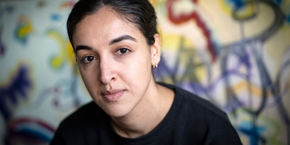 Sara Khaledi gör regidebut med pjäsen "Med livet som insats", som sätts upp av Unga Malmö stadsteater i samarbete med Fryshuset och Inkonst.