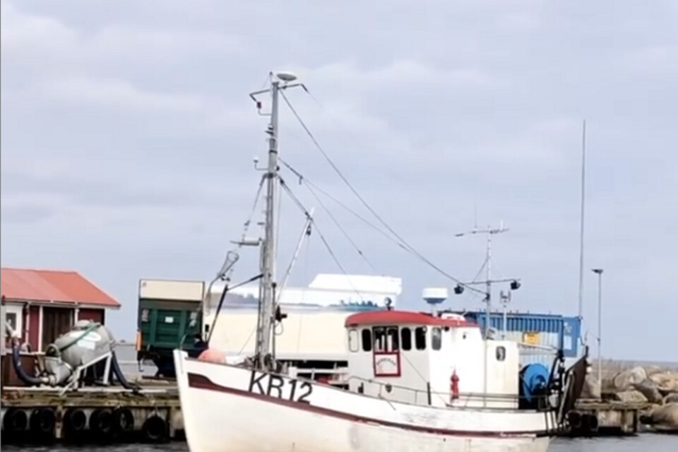 Yvonne Bergqvist filmade en båt på väg in i Bläsinge hamn vid dagens promenad med två vänner.