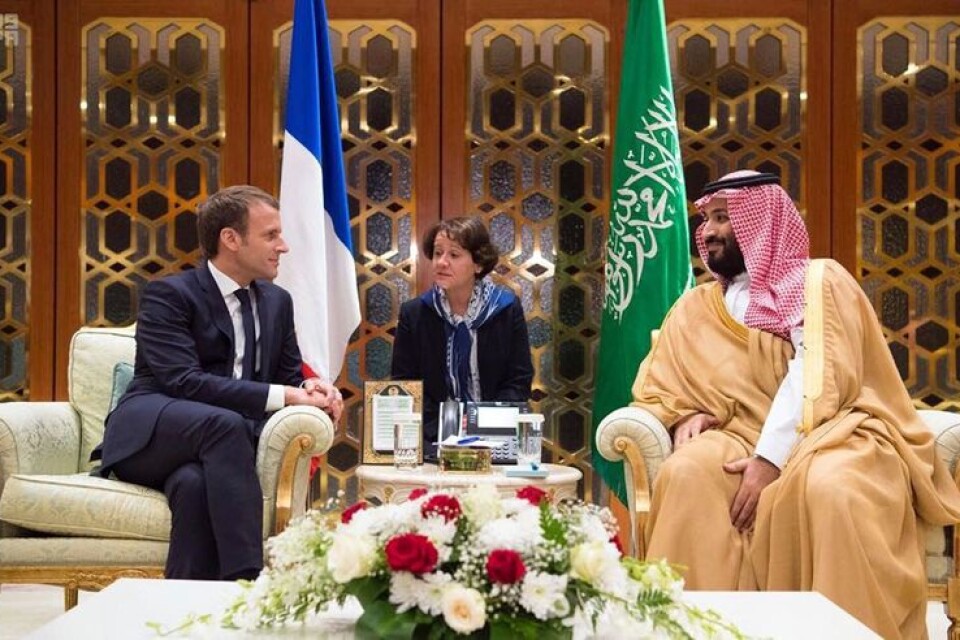 Frankrikes president Emmanuel Macron på besök hos Saudiarabiens nye ”starke man”, kronprins Mohammed bin Salman.