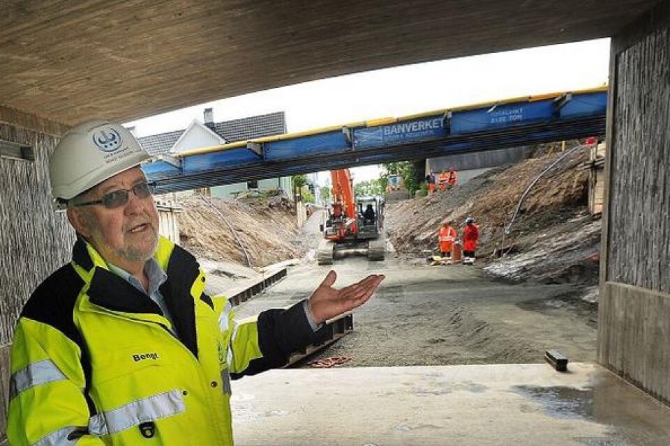 Jinert AB:s Bengt Nilsson skötte hydrauliken som fick tunneln på plats.