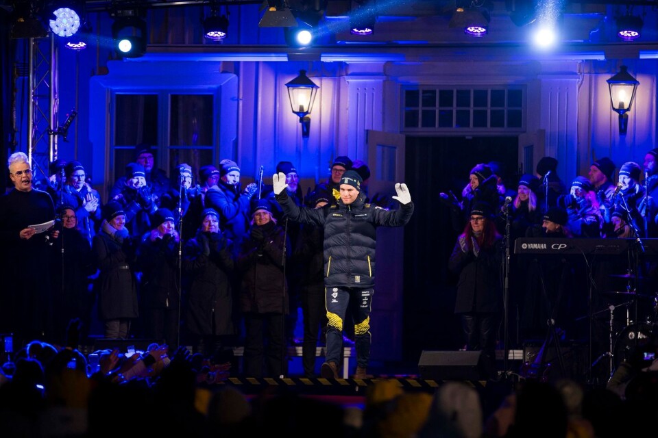 Viktor Thorn presenteras på torget i Ulricehamn inför världscuptävlingen där i januari.