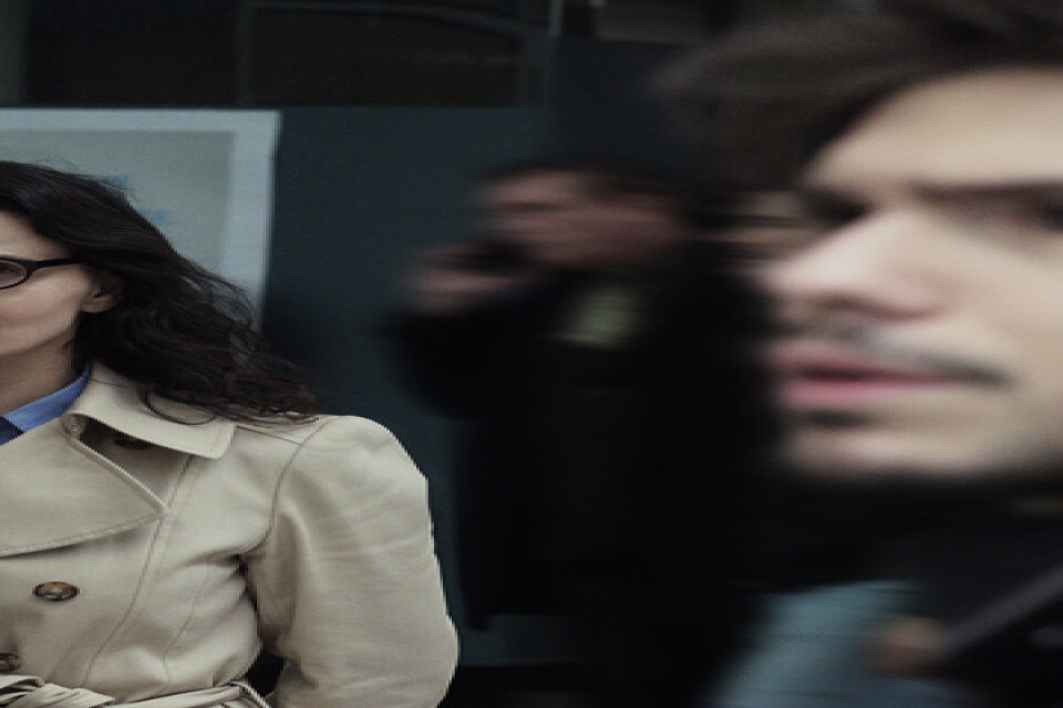 Juliette Binoche spelar en kvinna som skapar ett yngre alias i sociala medier i "Inte den du tror". Pressbild.