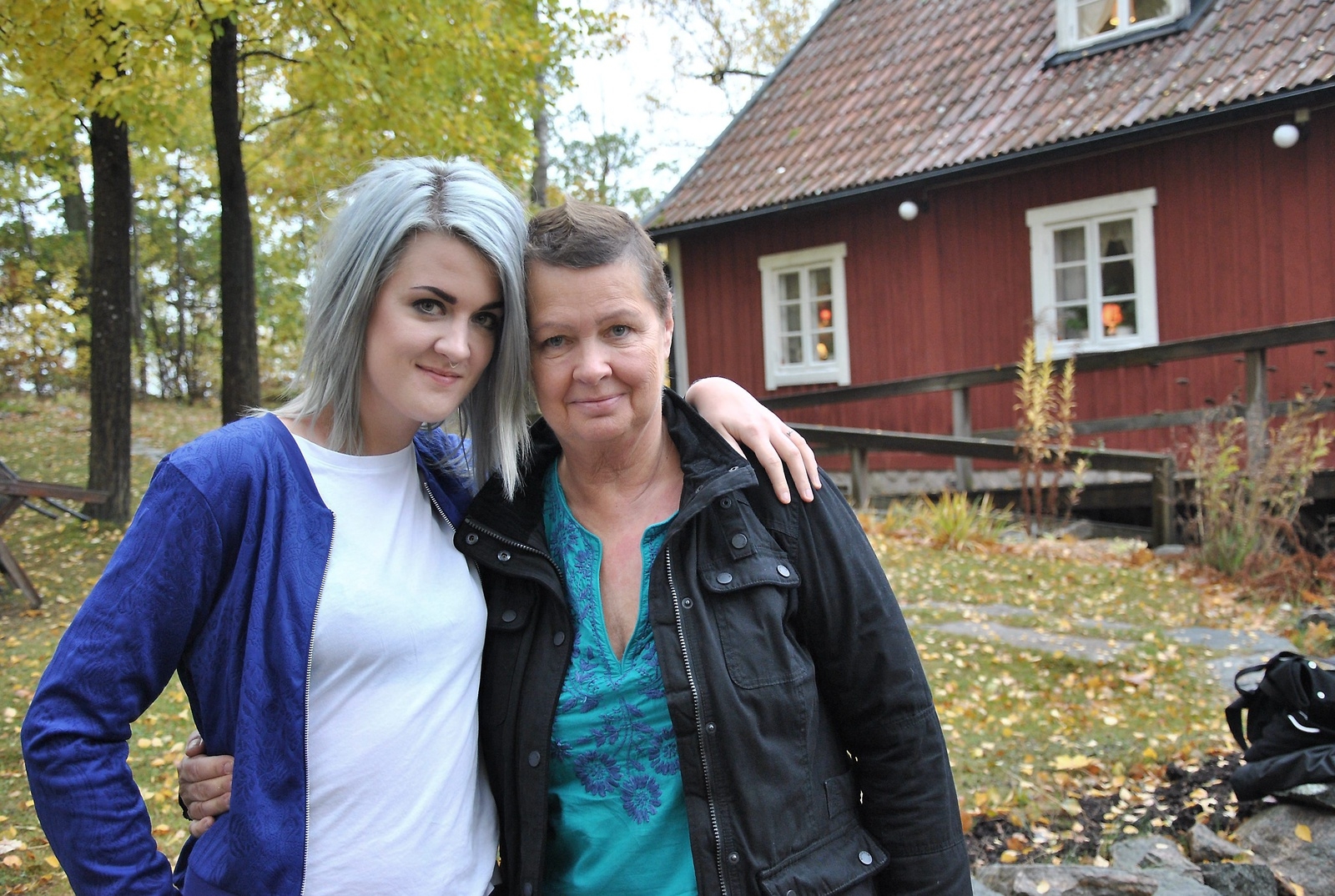 För ett år sedan fick Christel Linqvist diagnosen bröstcancer. Dottern Kajsa har varit ett stort stöd under sjukdomstiden och nu har familjen startat en insamling till förmån för Cancerfonden.
Foto: Marie Strömberg Andersson