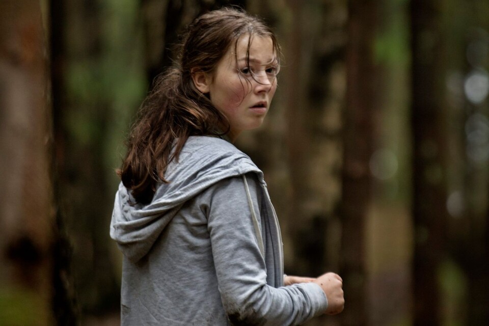 I ”Utøya 22 juli” ställs huvudpersonen Kaja (Andrea Berntzen) inför omöjliga val när en man i polisuniform attackerar ungdomarna på AUP:s sommarläger.