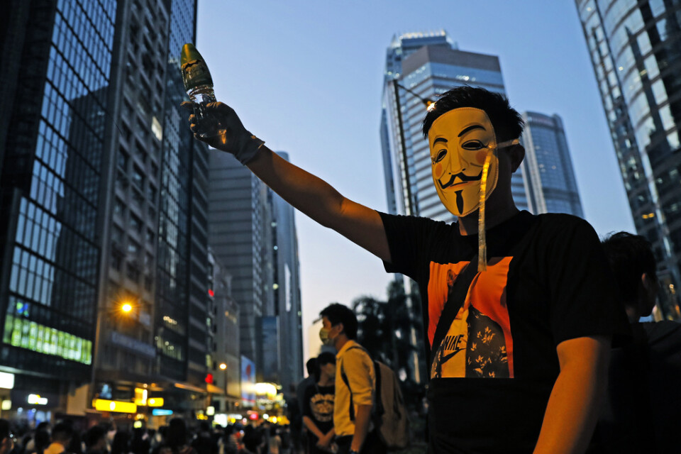 Ett maskeringsförbud har eldat på protesterna i Hongkong.