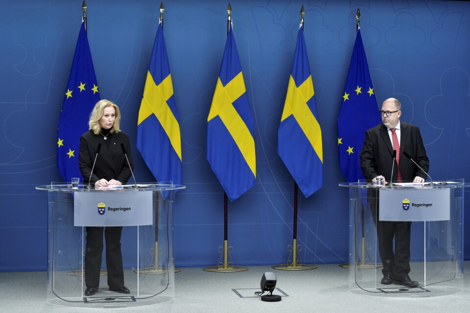 Kulturminister Jeanette Gustafsdotter (S) och näringsminister Karl-Petter Thorwaldsson (S) presenterar nya ekonomiska stöd med anledning av pandemin.