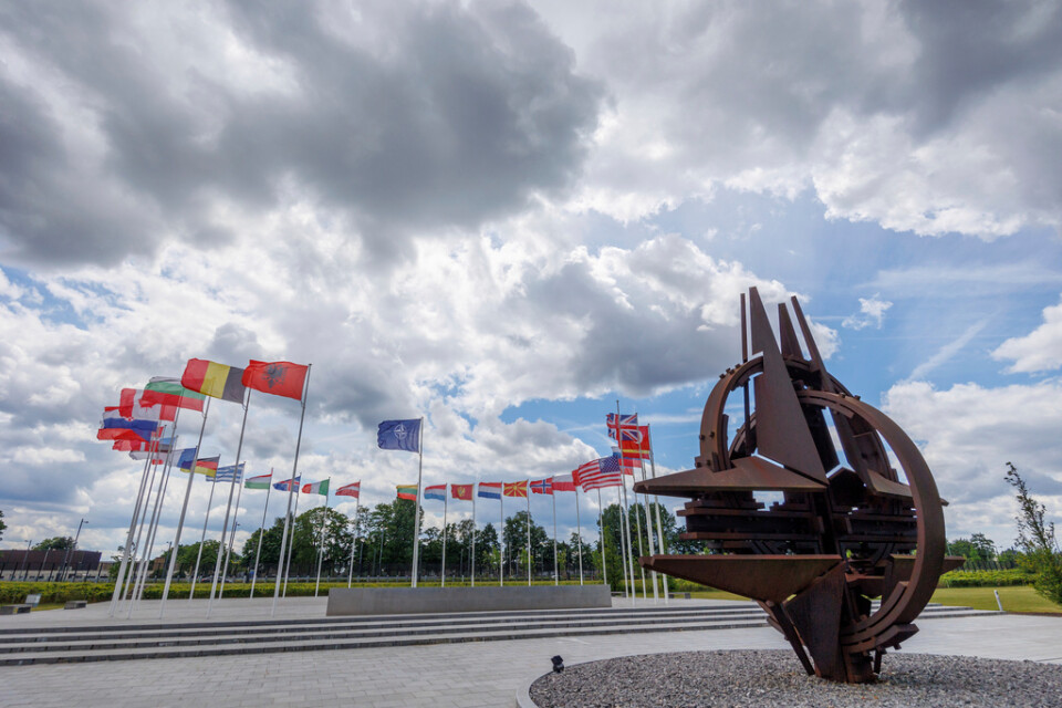 Flaggorna vajar utanför Natohögkvarteret i Bryssel.