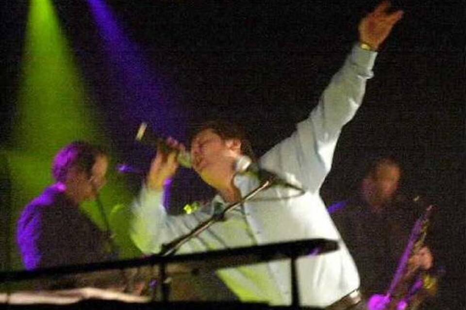 Guldgalan. När Glenn Åstedt, alians Glenn Wish, hoppade upp på scen under Guldregnsgalan och rev av två låtar, visste publiken inte till sig av lycka.