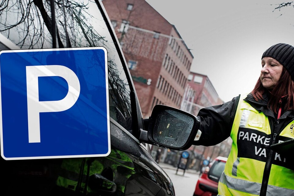 Nu har parkeringsvakterna börjat patrullera på Borgholms gator. Bilden är från ett annat sammanhang.