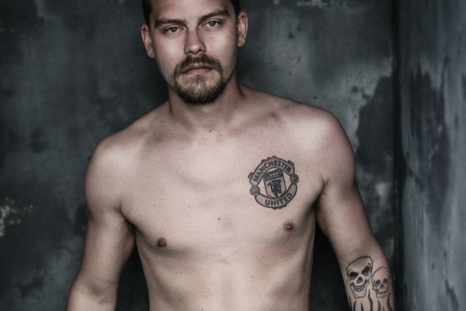 Robin Götberg har sin Manchester United-tatuering på bröstkorgen medan hans lillebror Rasmus Götberg har sin på vaden.