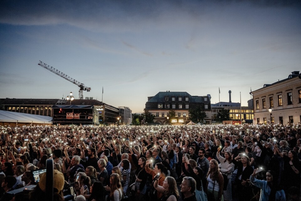 Många Växjöbor samlades på Stortorget när The Ark uppträdde i augusti.