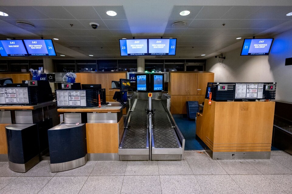 Minimalt med passagerare vis SAS incheckningsautomater och incheckningsdiskar i Terminal 3 på Kastrup på söndagen.