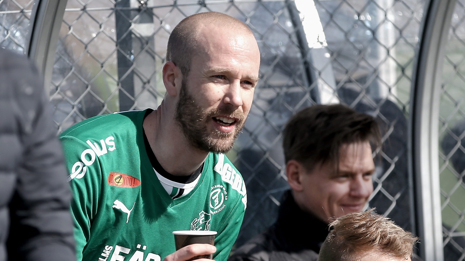 Hässleholms IF:s mittback Eric Svensson stannar kvar i båset då han nästa år blir assisterande tränare till Niclas Lindeqvist. Foto: Stefan Sandström/ARKIV