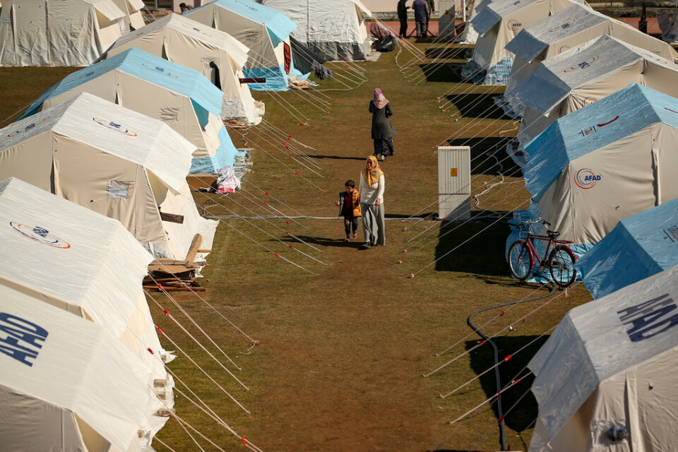 I den turkiska staden Adiyaman har det rests tusentals tält. Enligt FN har sju miljoner barn drabbats av jordbävningarna i Turkiet och Syrien.