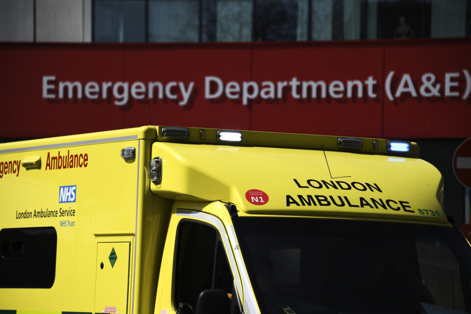 Flera personer fick föras till sjukhus efter att en bil kört in i en grundskola i sydvästra London. Arkivbild.
