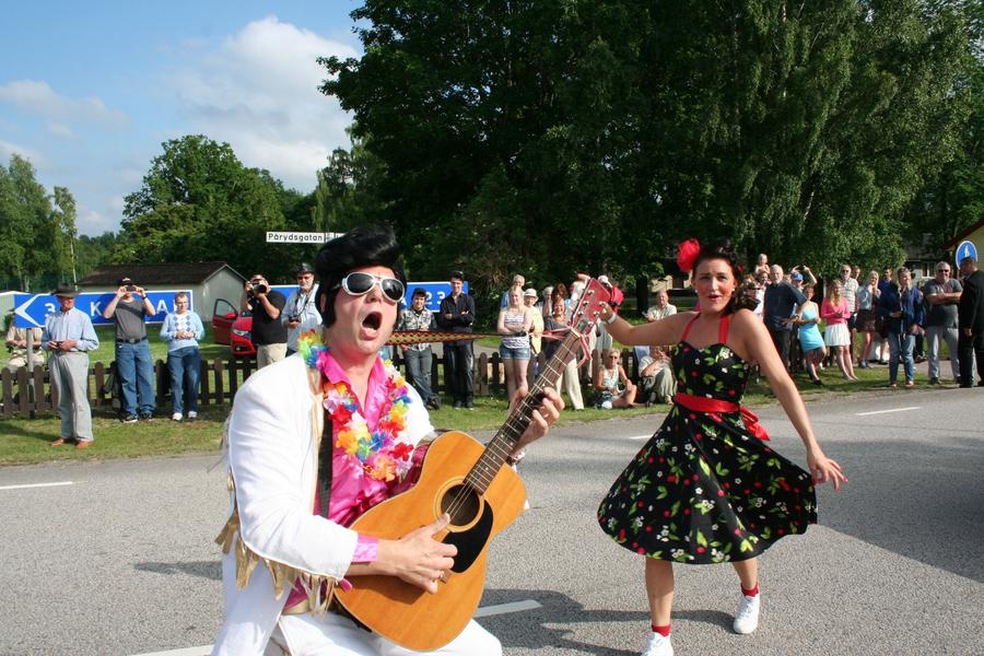 Gert "Elvis" Johansson och Angelica Johansson spelade och dansade för Pårydspubliken.