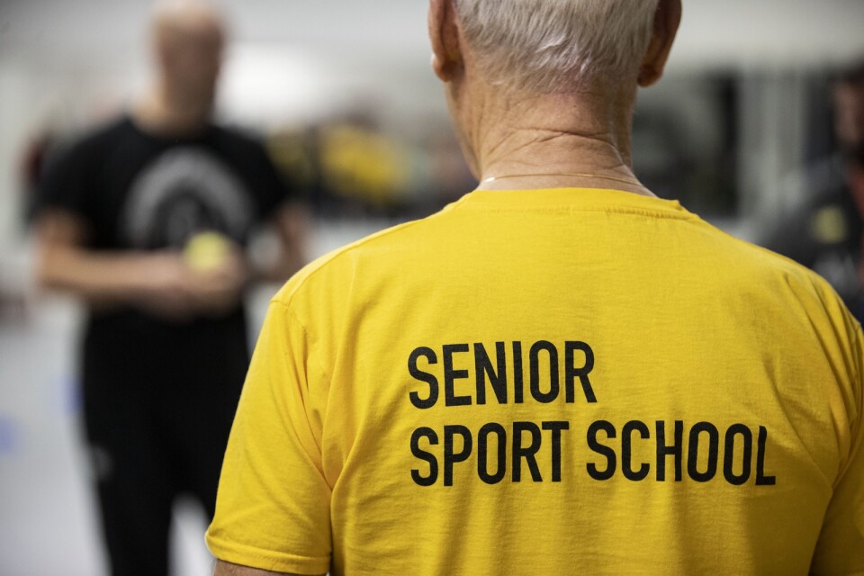 Senior sport school riktar sig till 60-plussare, som under lättsamma former får prova på olika idrotter. Syftet är att skapa ett hälsosamt åldrande och motverka ofrivillig ensamhet.