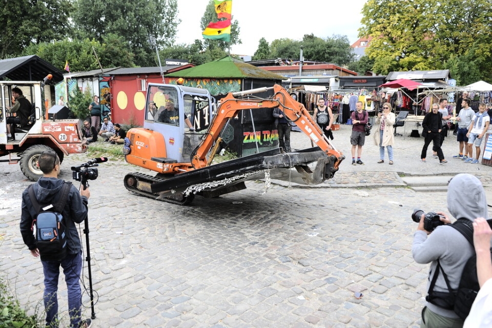 Haschbodarna i Christiania revs av invånarna 2016. Nu vill många göra ett nytt försök att bli av med langarna. Arkivbild