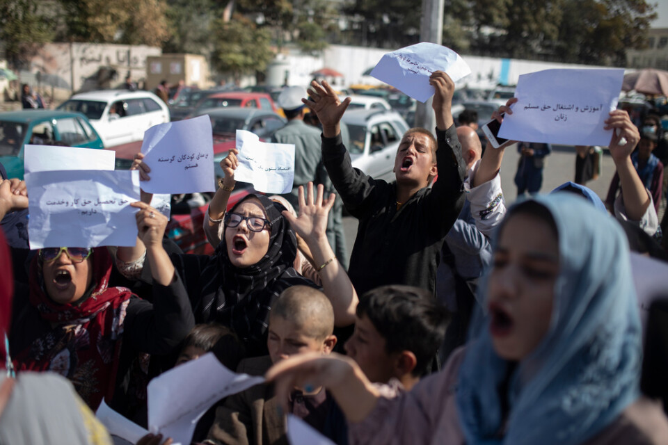 Att se kvinnor demonstrera i Kabul gav Yasmine Sharif hopp. Bild från 21 oktober.