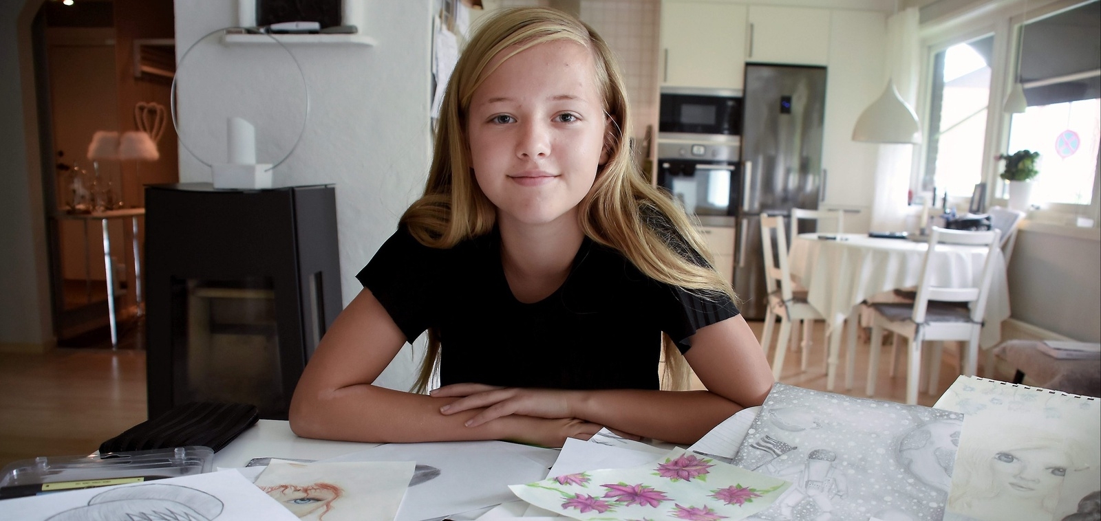 Ellen Bernhardsson 11 år från Osby har alltid älskat att rita.
Foto: Helén Fingalsson
