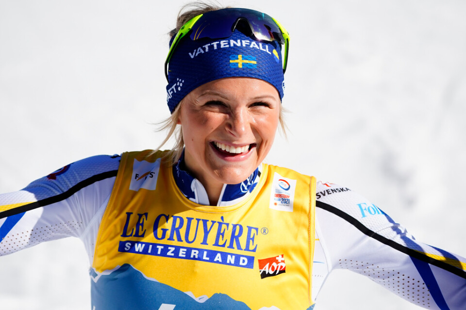 Frida Karlsson efter VM-silvret på 10 kilometer i Oberstdorf förra säsongen. Arkivbild.