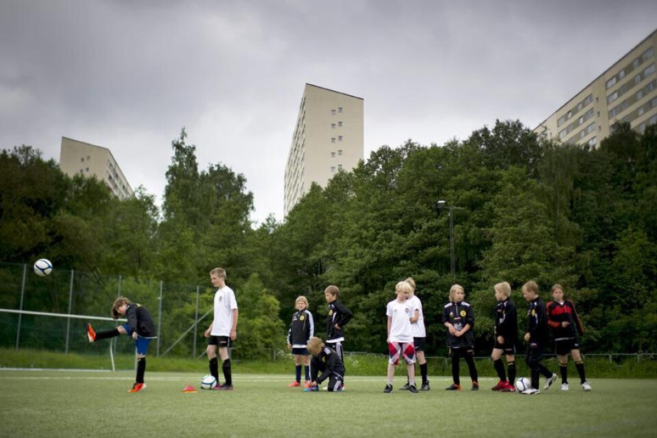 Fotbollsföreningar runt om i landet är missnöjda med att barnens personnummer ligger synliga på sajten laget.se. Mossens BK (bilden) är en av föreningarna som anmält sidan.