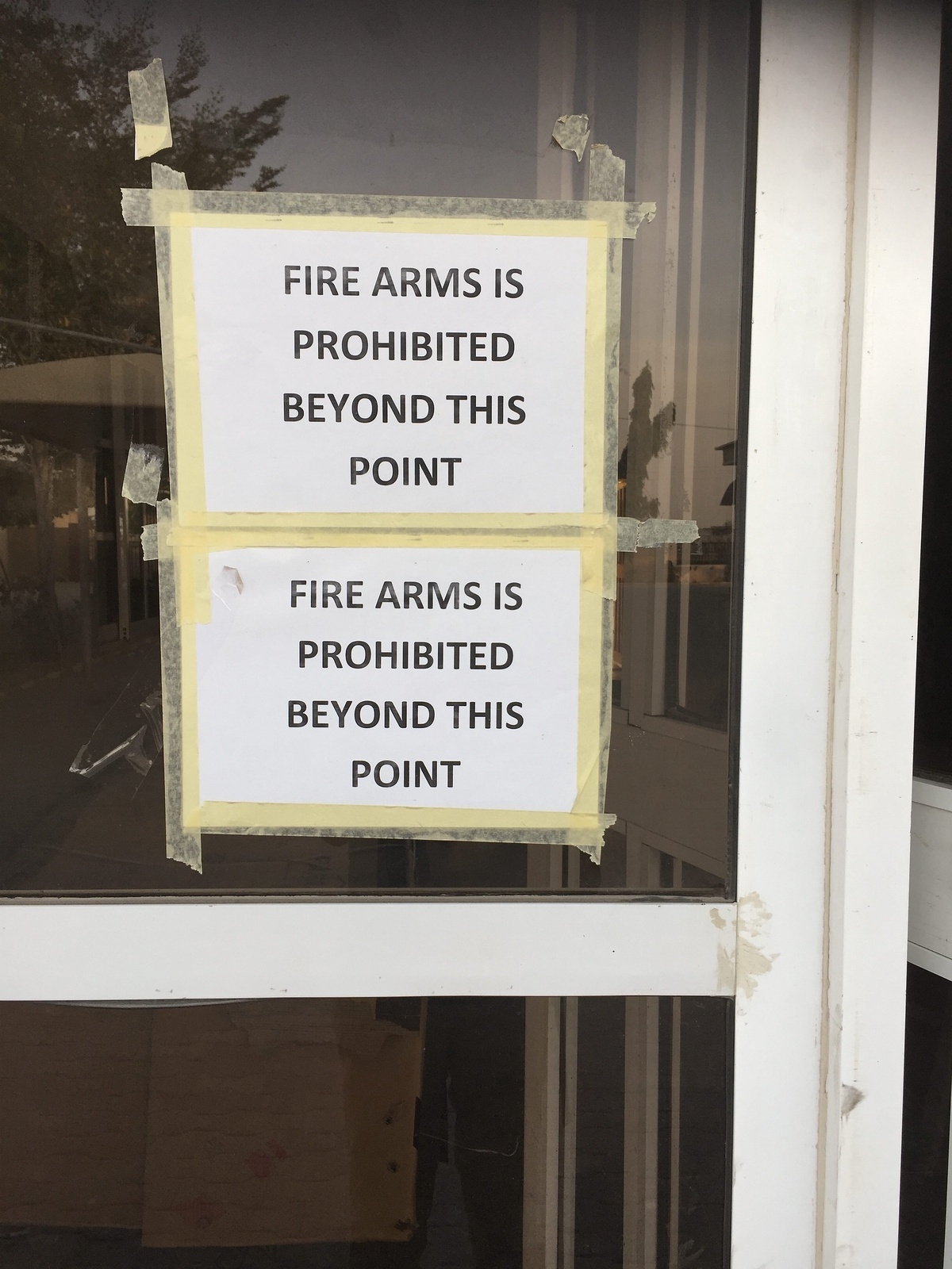 På den enda restaurang MSB-gänget tilläts äta på var det tack och lov förbjudet att ta med skjutvapen.Foto: Privat