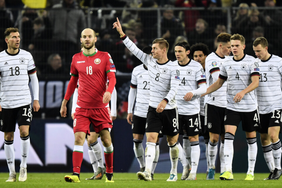 Tyska landslaget efter EM-kvalmatchen mot Vitryssland i november.