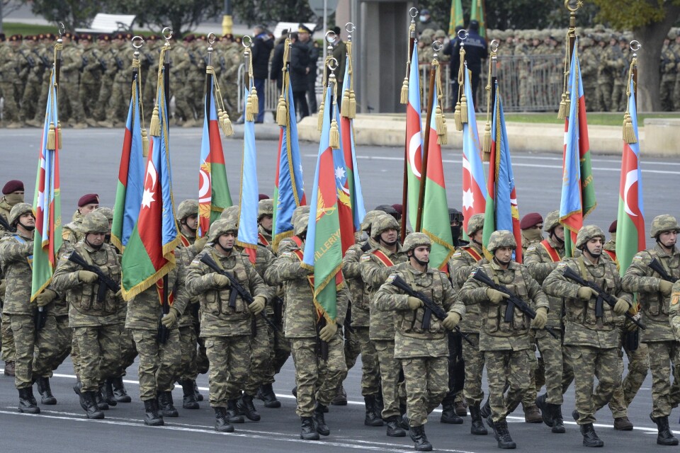 Azeriska trupper marscherar under en militärparad i Baku i veckan, för att fira fredsavtalet med Armenien kring Nagorno-Karabach.