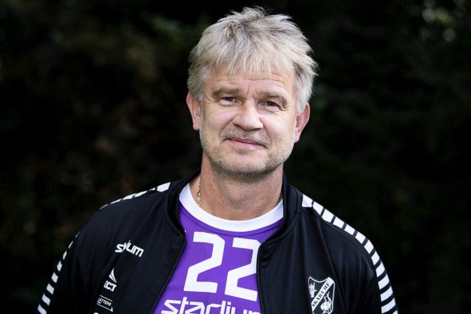 Handbollstränaren Magnus Frisk i sin nuvarande klubb, Skara. Frisk ansåg sig avskedad utan saklig grund i Skövde HF för två år sedan. Han stämde klubben, men förlorar nu tvisten i tingsrätten. Arkivbild.