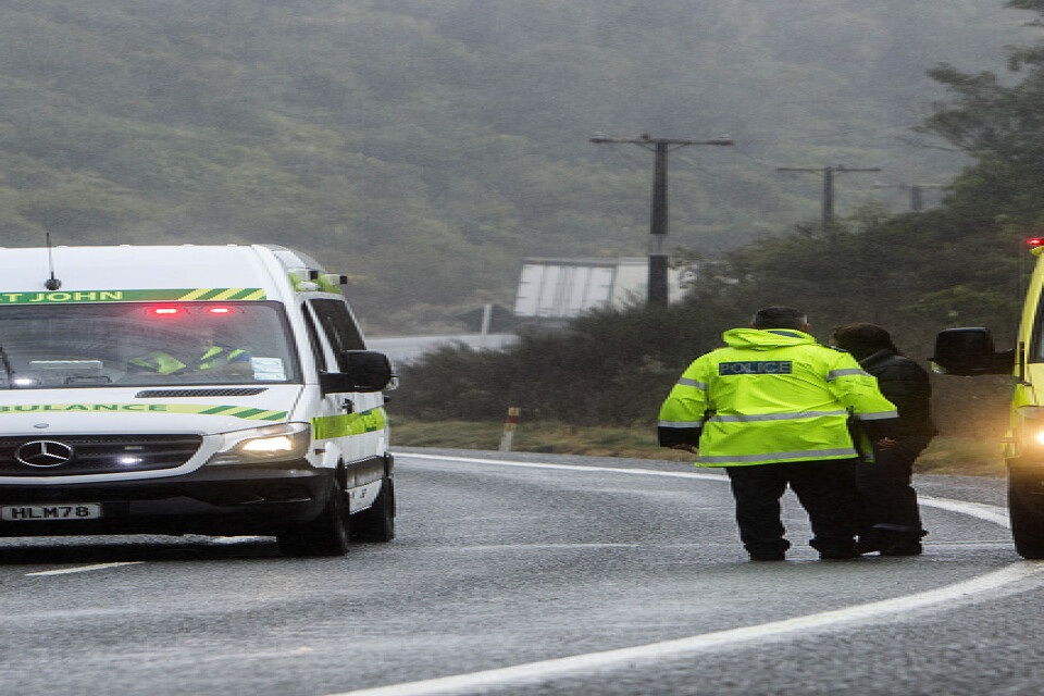 Ambulanser vid olycksplatsen utanför Rotorua i Nya Zeeland.