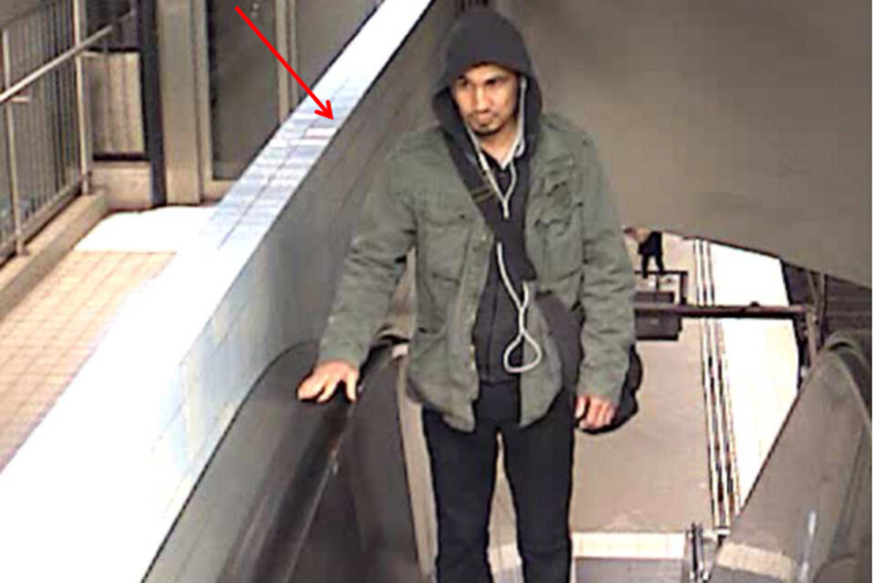 En av SL:s övervakningskameror i tunnelbanan fångade denna bild på Rakhmat Akilov på attentatsdagen 7 april i fjol, ungefär 20 minuter före dådet.