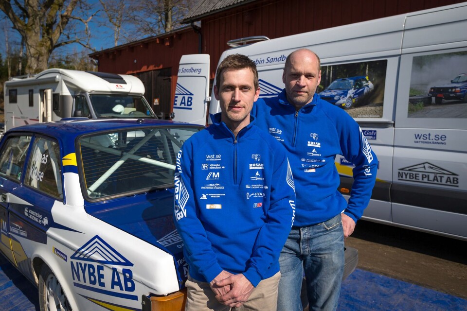 Jonas Åkesson och kartläsaren Andreas Martinsson ser tävlingarna i Älmhult som ett test inför framtiden.