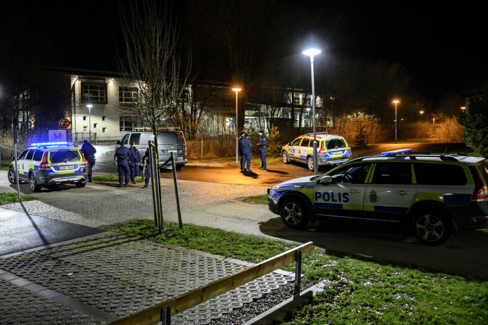 Polisen har spärrat av en yta i Lomma för teknisk undersökning efter ett knivdåd.