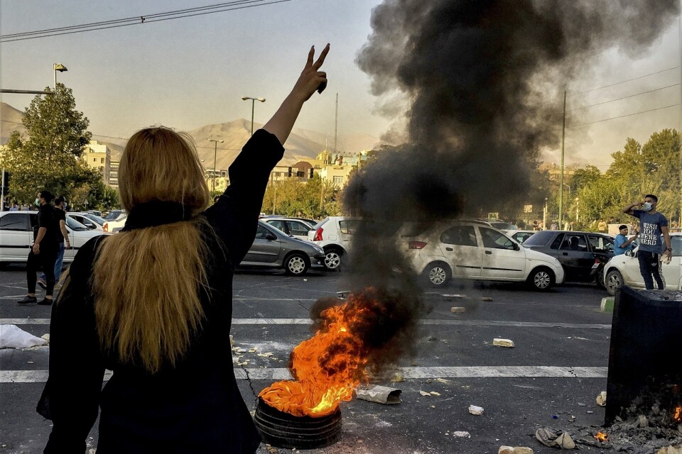 Över 300 människor har dödats och minst 15 000 har arresterats under demonstrationerna i Iran.