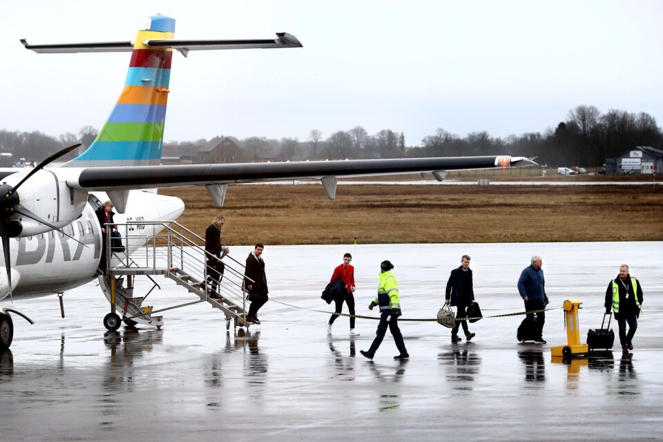 ”Det finns inga alternativ till omställningen, den är ett måste.”, skriver tre V-politiker i Kalmar kommun om framtiden för Kalmar Öland Airport.
