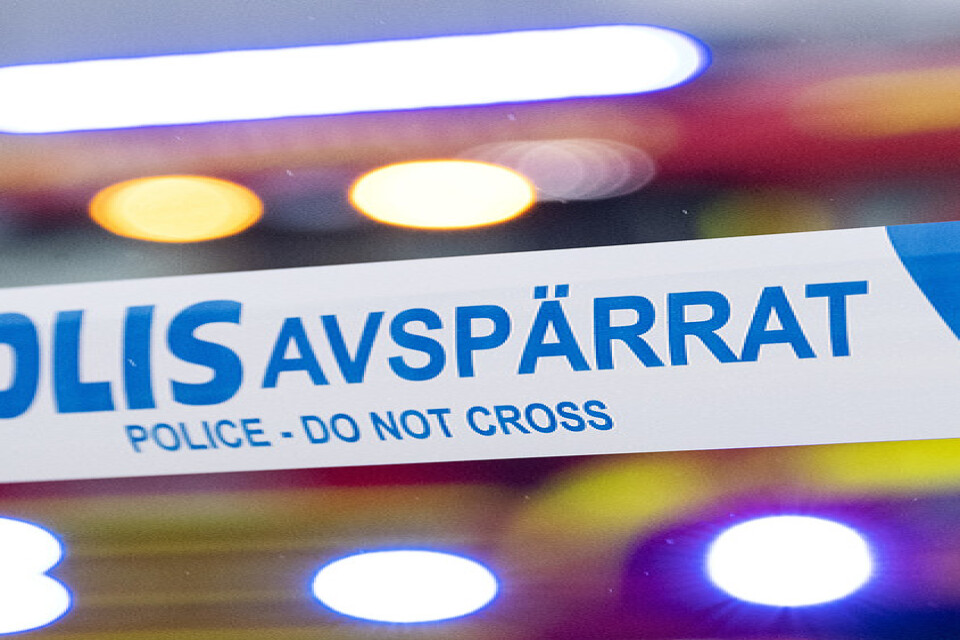 En polis har knivskurits i Göteborg och mannen som attackerade har skjutits. Arkivbild.