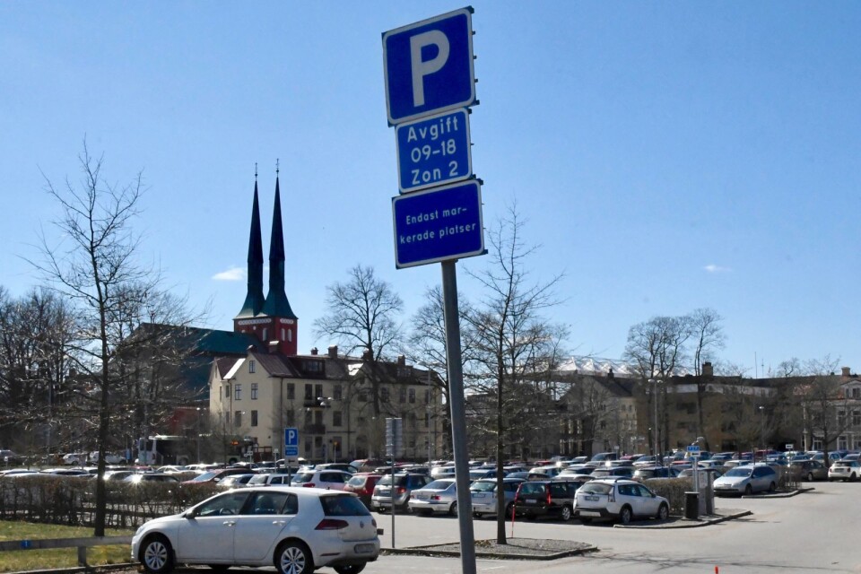 Cityhandeln i Växjö har det tufft. Gör det inte ännu svårare med högre p-avgifter, anser Gunilla Lundström.