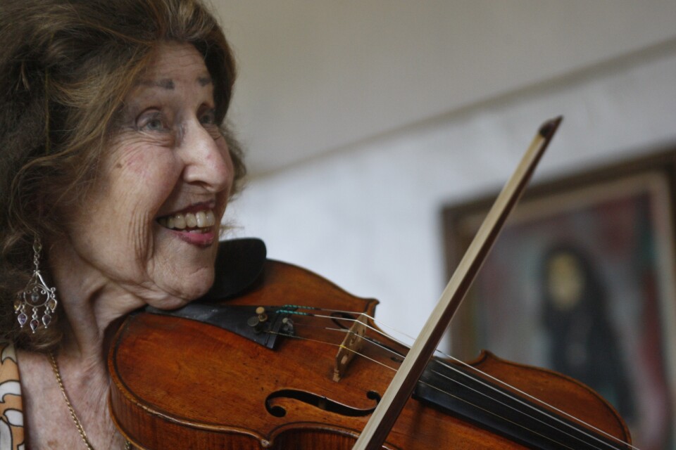 Den polsk-brittiska violinisten Ida Haendel är död. Haendel blev 96 år.