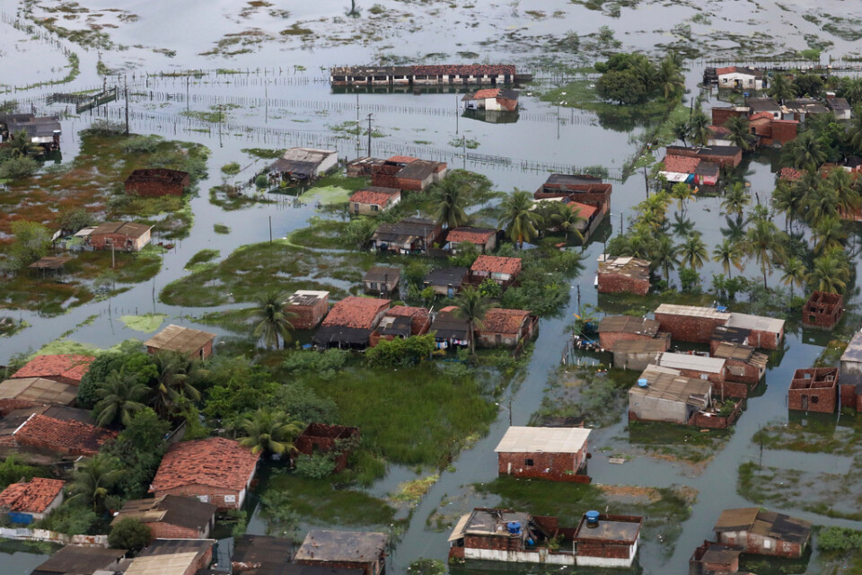 En flygbild över ett översvämmat område i den brasilianska delstatshuvudstaden Recife i måndags.
