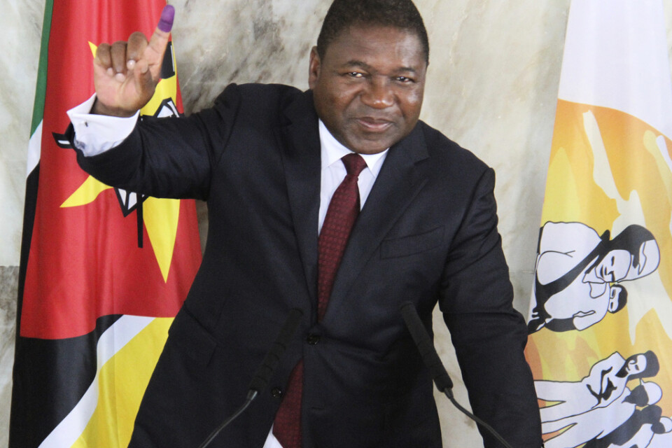 Moçambiques president Filipe Nyusi när han hade röstat i valet. Arkivbild.