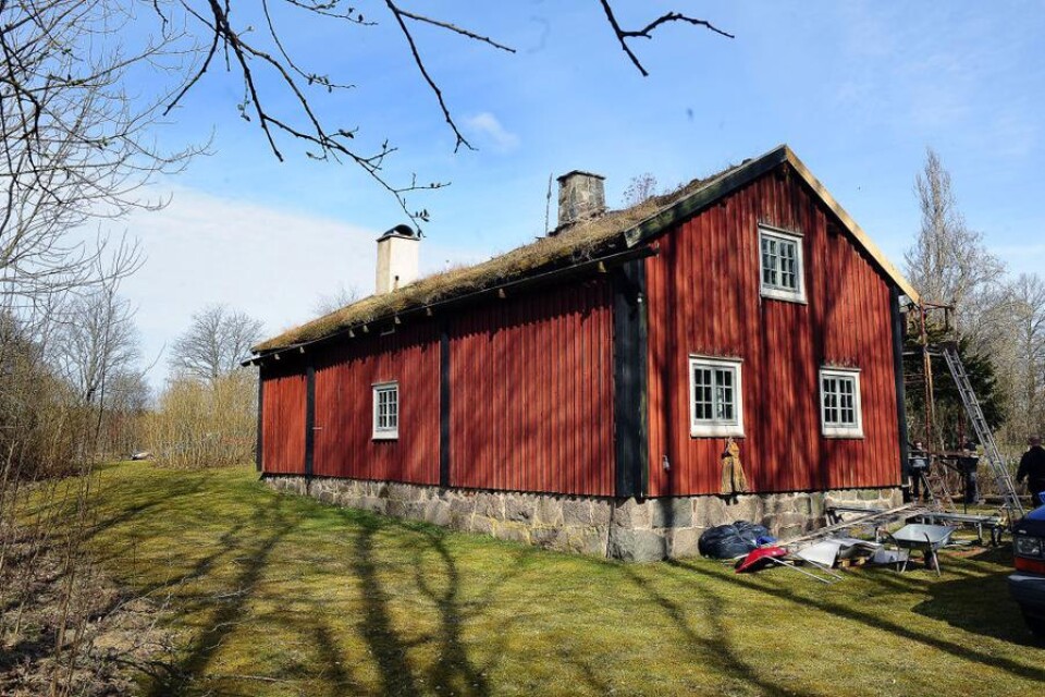 Gropanässtugan flyttades till Dångemåla år 1944. Sedan ett par tillbaka ger länsstyrelsen upprustningsbidrag även för flyttade hus.