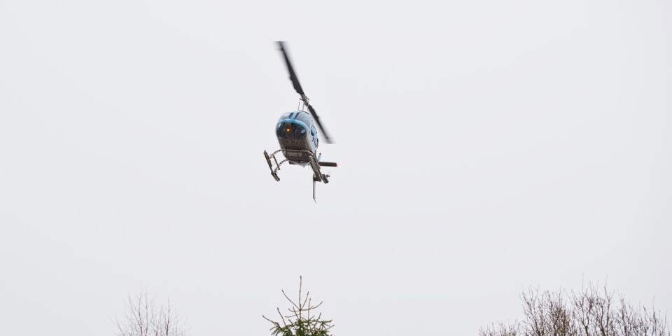 En anmälan om störande helikopterljud bidrog till att kommunen fick ögonen på betongplattan invid vattnet. Bilden föreställer en annan helikopter.
