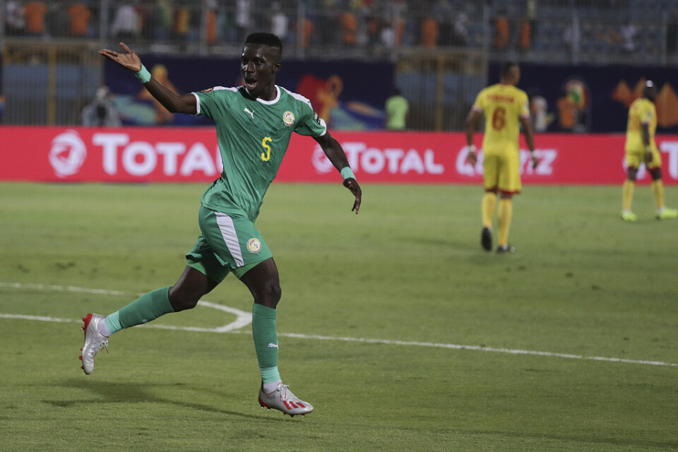 Idrissa Gueye firar sitt 1–0-mål mot Benin i kvartsfinalen i Afrikanska mästerskapen.