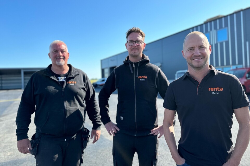 Renta-teamet i Trelleborg ser framemot invigningen – här Janne Persson, servicetekniker Gustav Lindquist, innesäljare och David Svärd, platschef.