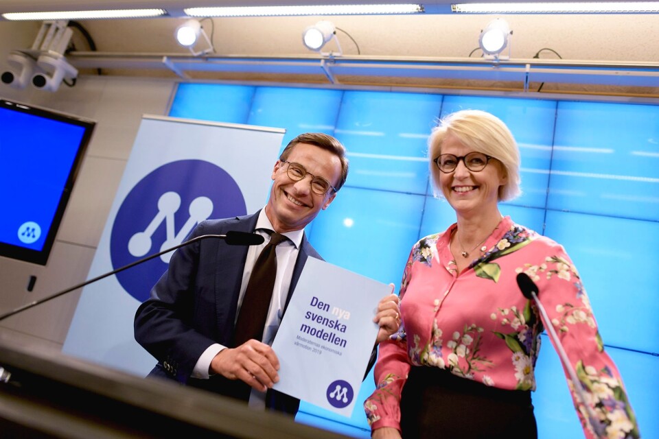 Moderaternas partiledare Ulf Kristersson och ekonomisk-politiske talesperson Elisabeth Svantesson (M) presenterar partiets skuggbudget i riksdagen.