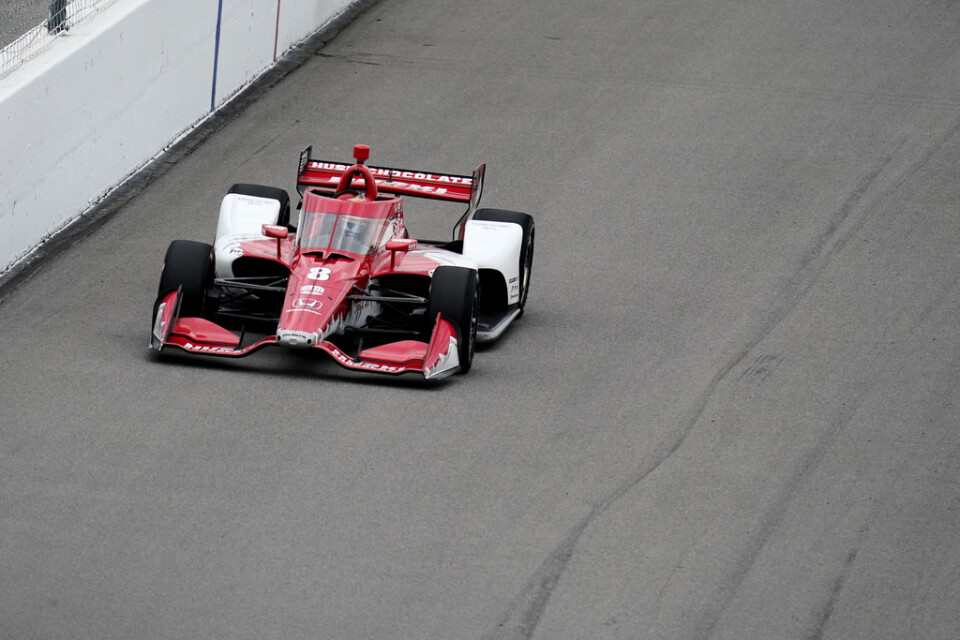 Marcus Ericsson kör in i försdta kurvan på World Wide Technology Raceway.