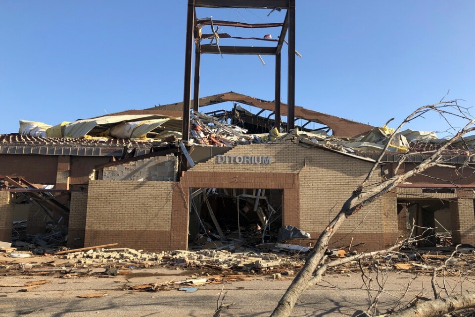 Wynne High School hamnade i tornadons väg och totalförstördes. Men alla elever och personal hade fått varningar i tid och byggnaden var tom. "Annars hade det varit extremt katastrofalt", säger borgmästaren Jennifer Hobbs.