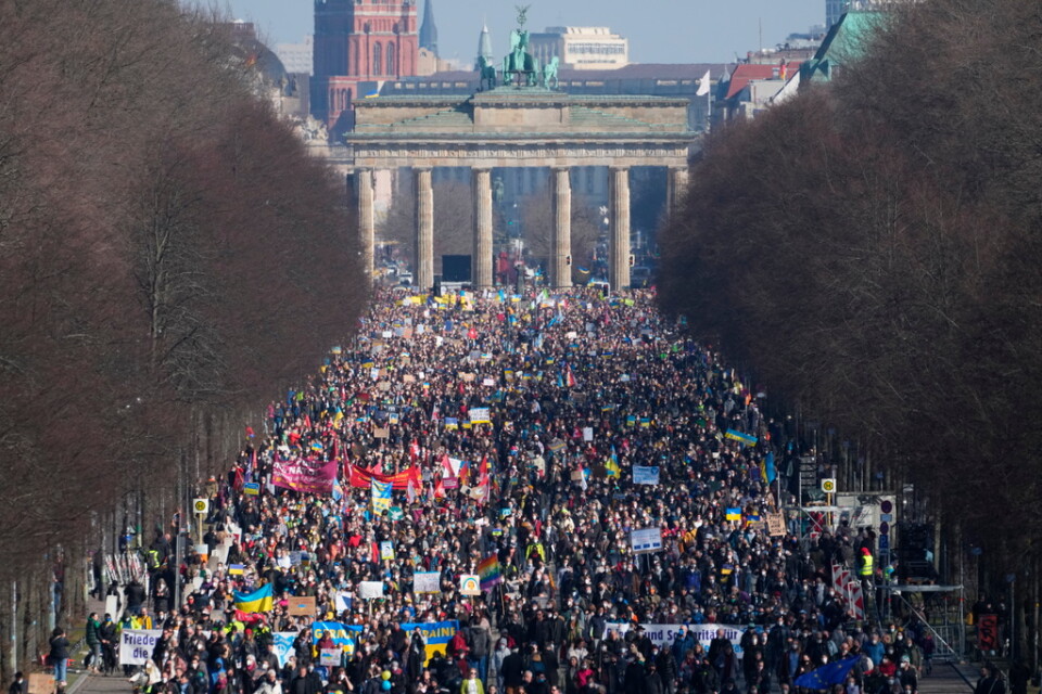 Tusentals människor deltog i en demonstration i solidaritet med Ukraina på söndagen i Berlin – och i flera andra stora städer i Europa och i Taiwains huvudstad Taipei.